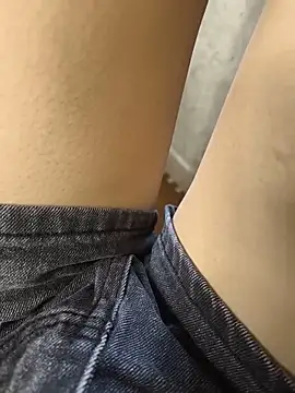malyssyan - MALYSSYAN's free webcam - UK Sex Cams