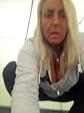 theblondecocklover