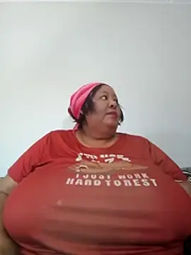 nancy111 (F milf) - Make me squit and cum on my toy