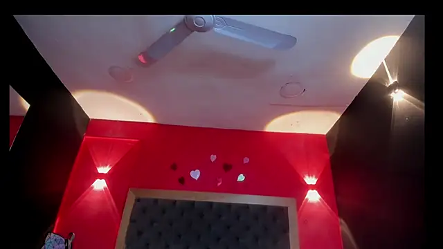 YayaHilton live sex cam