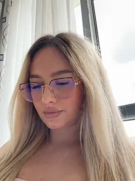mollyxxx - Mollyxxx's free webcam - UK Sex Cams