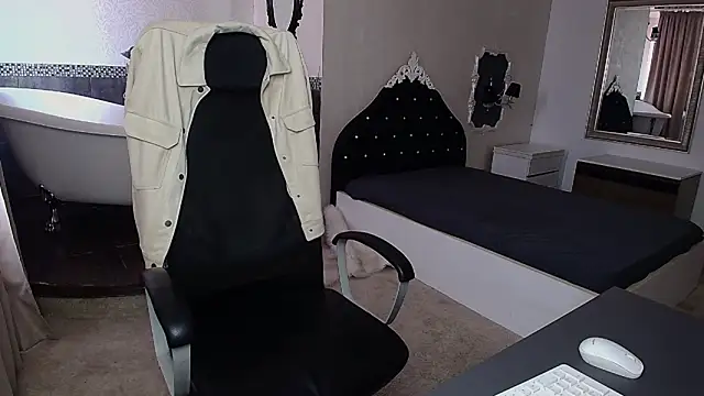 MicahLane live sex cam