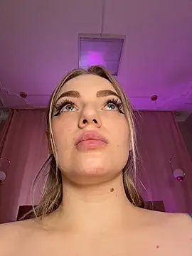 HugeBoobsAlice live show