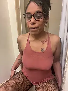 Desirae_Luciano