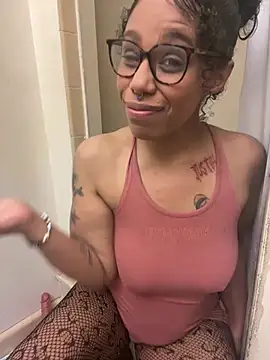Desirae_Luciano