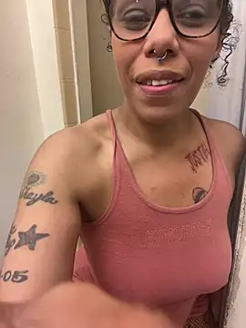 Desirae_Luciano live sex cam