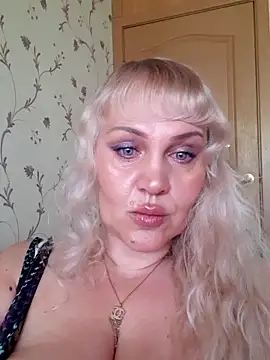 isabellaboni (F mature) - Play pussy and sqwirt