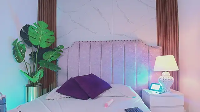 lyaa_606 (F teen) - kisses in your cock
