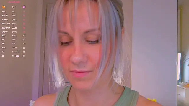nika_bloom (F milf) - slaps on the ass and moans