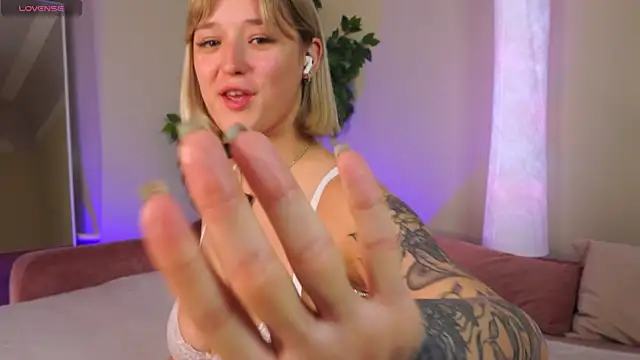 jessrosen (F young) - bounce naked boobs in cam