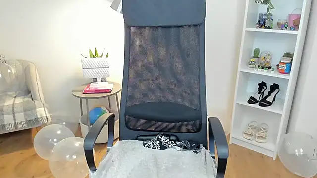 _bellaevans_ (F young) - anal and squirt