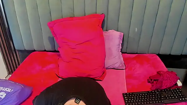 alaha_evans (F milf) - Dildo in Pussy