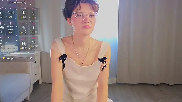 edlingathright (F teen) - masturbate show on chair