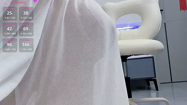 uikyy1 (F milf) - 3888靠近让你充电的人，我叫充电宝（近距离看人鱼线）