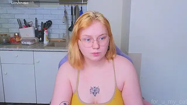 soft_focus (Ask my age) - DOGGY NO PANTIES