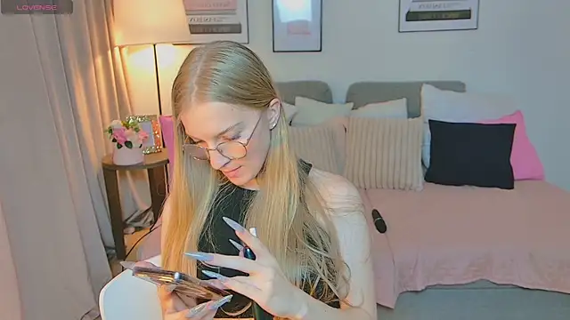 evaevis (F young) - hi eva
