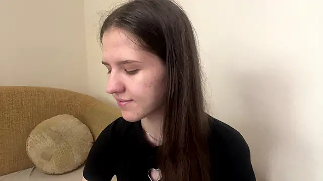 laurabliss (F teen) - squeeze tits