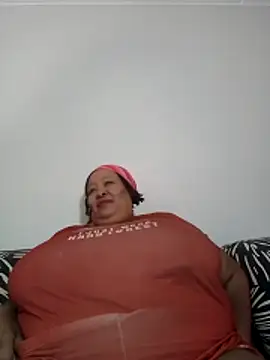 nancy111 (F milf) - Make me squit and cum on my toy