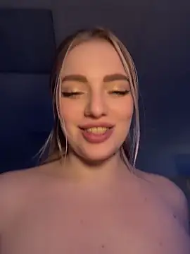 HugeBoobsAlice live show