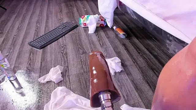 susancouper (F milf) - Control fuckmachine x5min + anal
