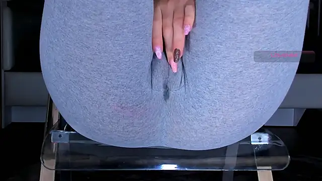 Cameltoe_squirt_inPants