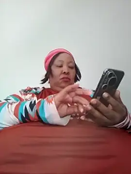 nancy111 (F milf) - Make me squit and cum on my toy