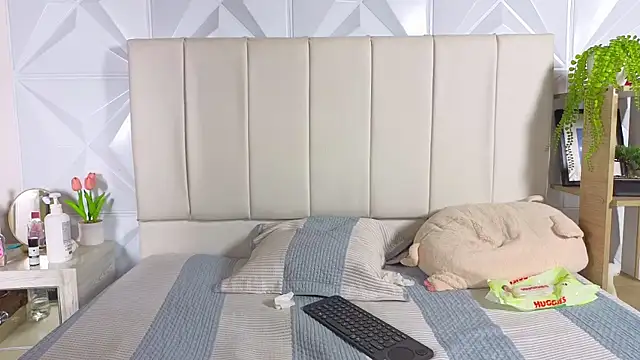 Emily_and_Sebastiannn live sex cam