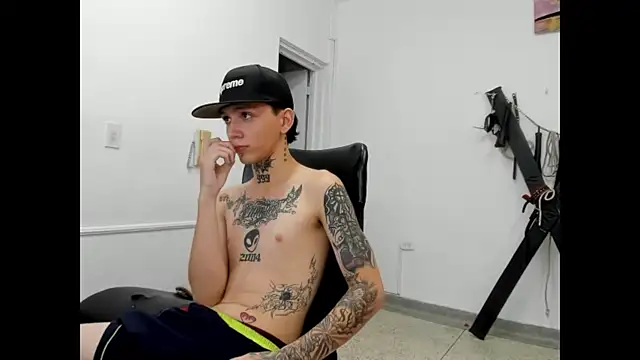straightboy_nick - StraightBoy_Nick's free webcam - UK Sex Cams