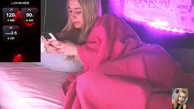 Blondiewithanass