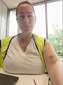 bichota85 (F milf) - Flash ass oficin+ video