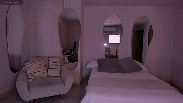 ariananova - ArianaNova's free webcam - UK Sex Cams
