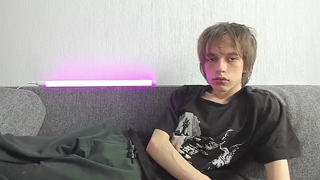nolan_sagee (M twink) - show dick