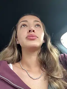 tiffanyhouston_ (F young) - Dildo tease my clit....maybe more..