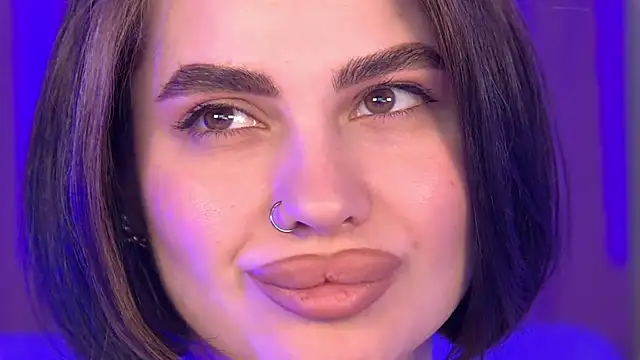 adrianatoress - AdrianaToress's free webcam - UK Sex Cams