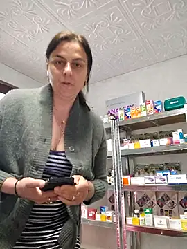 isabellecraft (F milf) - Lets play nacked în pharmacy