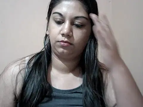 bellachow10 - Bellachow10's free webcam - UK Sex Cams