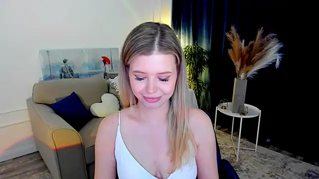 followlovee - FollowLovee's free webcam - UK Sex Cams