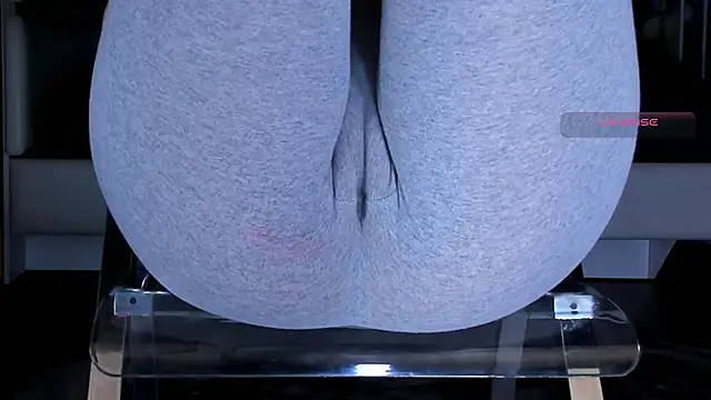 Cameltoe_squirt_inPants