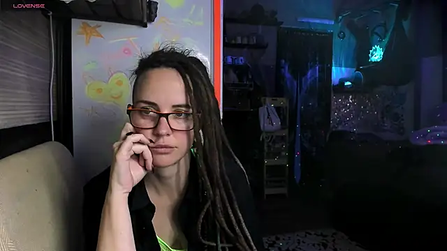 lisafoxy_y - LisaFoxy_y's free webcam - UK Sex Cams