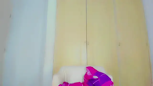 laaura_dolll - Laaura_dolll's free webcam - UK Sex Cams