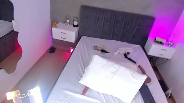 selena_monroy (F young) - Make my ass red 🍑 HARD SPANKS 🍑