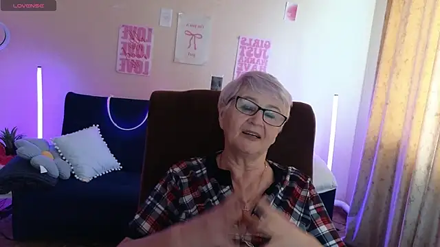 sandra_snowflake - Sandra_Snowflake's free webcam - UK Sex Cams