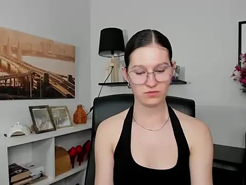 selenaprive - Selenaprive's free webcam - UK Sex Cams