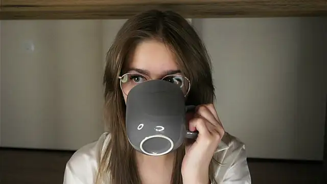ClarineCasebolt live sex cam