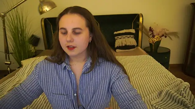 MikaFoxy webcam