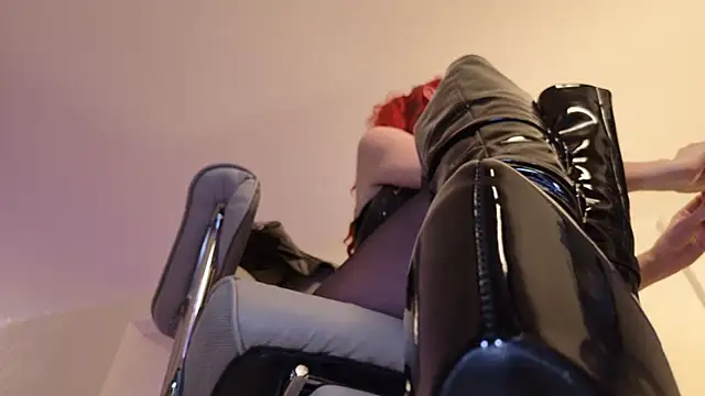 Lady_RedAlexa_RA