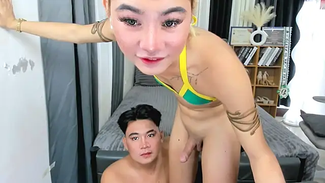 Inuie - Trans webcam sex chat