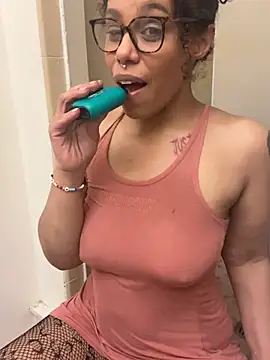 Desirae_Luciano
