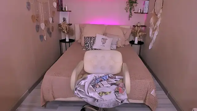 Syla - Trans webcam sex chat