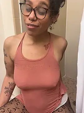 Desirae_Luciano